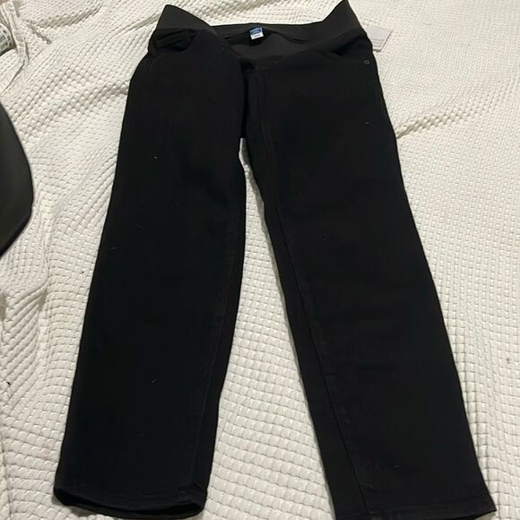 NWT- Old Navy Maternity - 2 short. OG Straight - Picture 4 of 9